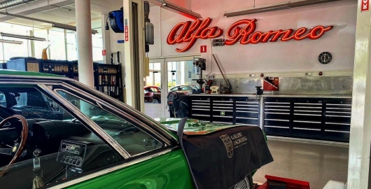 Vintage Alfa Romeo Neon  